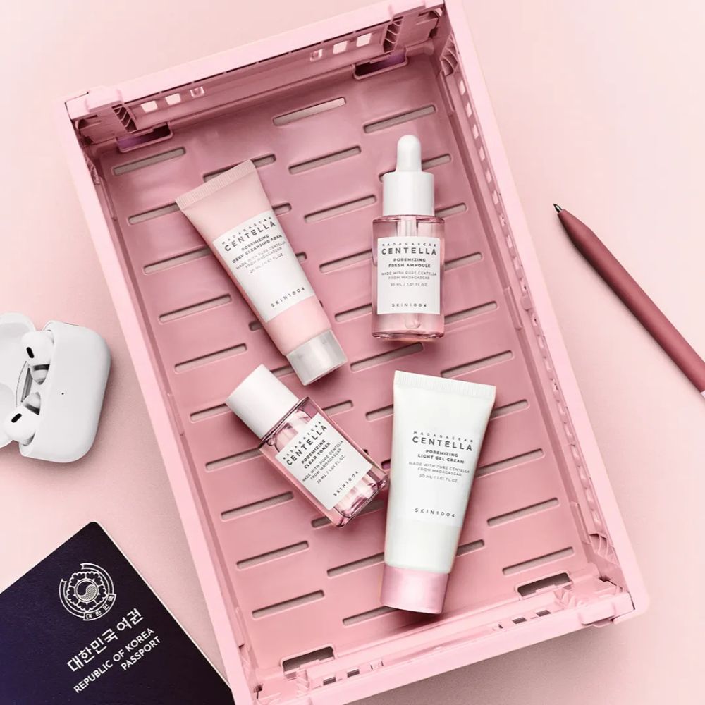 Skin1004 Poremizing Kit for large stretched pores, oily T-zone shine, stubborn blackheads, and heat-induced facial flushing – Sebum controller from Atelier De Glow UK.