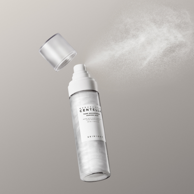 Lightweight hydrating facial mist by SKIN1004 for setting makeup and instant radiance boost throughout the day, shop the Tone Brightening collection at Atelier De Glow UK.