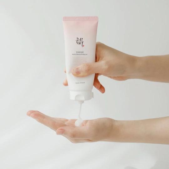 Soft, rolling cellulose texture of Beauty of Joseon Peeling Gel – Moisturizing Hanbang exfoliator for sensitive skin at Atelier De Glow UK.