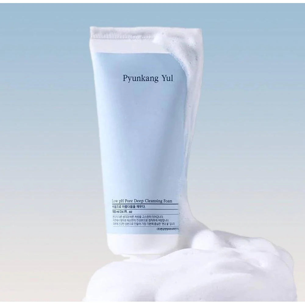 Micro-bubble lather of Pyunkang Yul Low pH Cleansing Foam – Fine, dense foam for deep pore purification in Korean skincare at Atelier De Glow UK.