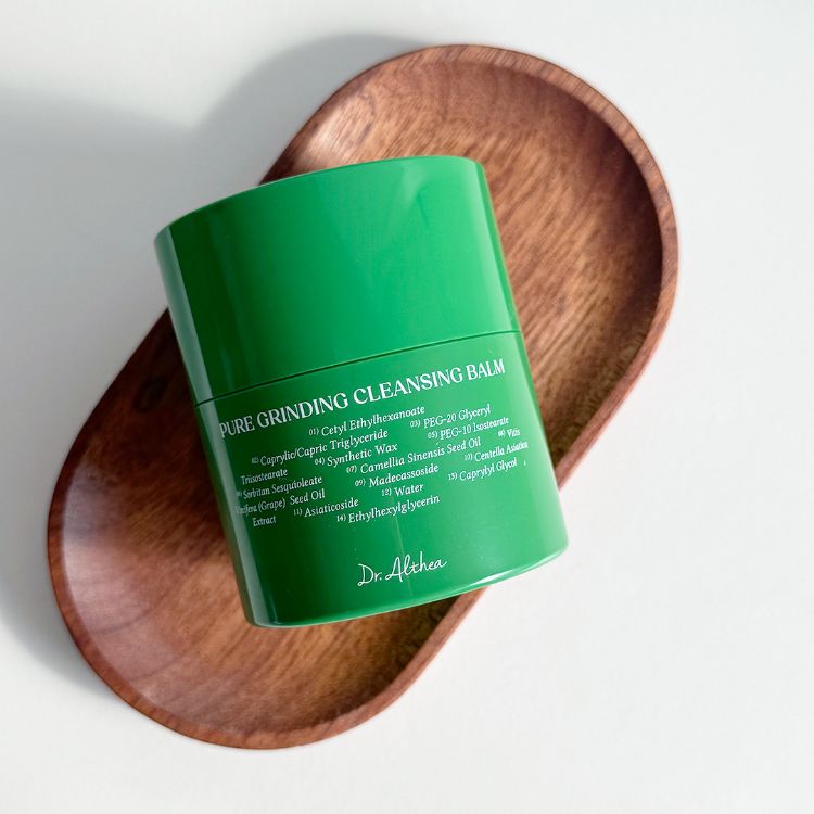 Unique grinding mechanism of Dr. Althea Pure Balm – Freshly dispensed, non-comedogenic Korean cleansing oil for reactive skin at Atelier De Glow UK.