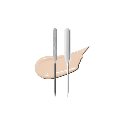 ABOUT_TONE spatula for preventing cakey makeup and achieving a seamless base – Precision beauty tool for a natural look from Atelier De Glow UK.