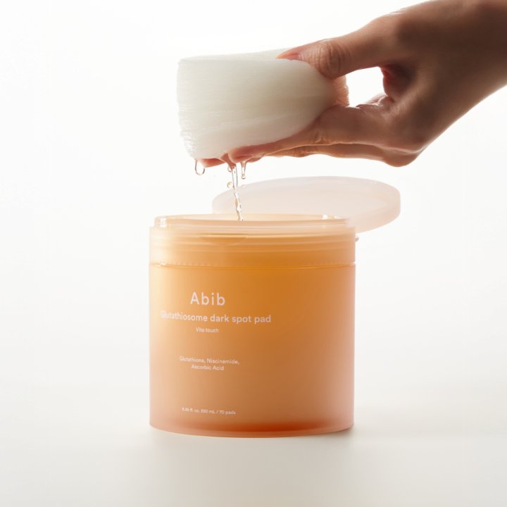 Close-up of Abib Vita Touch embossed pad texture - Exfoliating and brightening treatment - Atelier De Glow