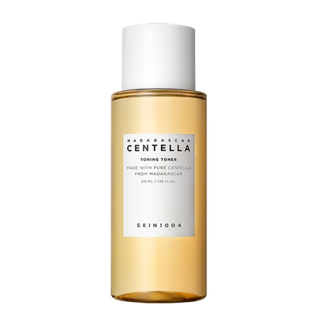 SKIN 1004 Madagascar Centella Toning Toner – 210ml Korean exfoliating toner with 84% Centella Asiatica and PHA available at Atelier De Glow UK.