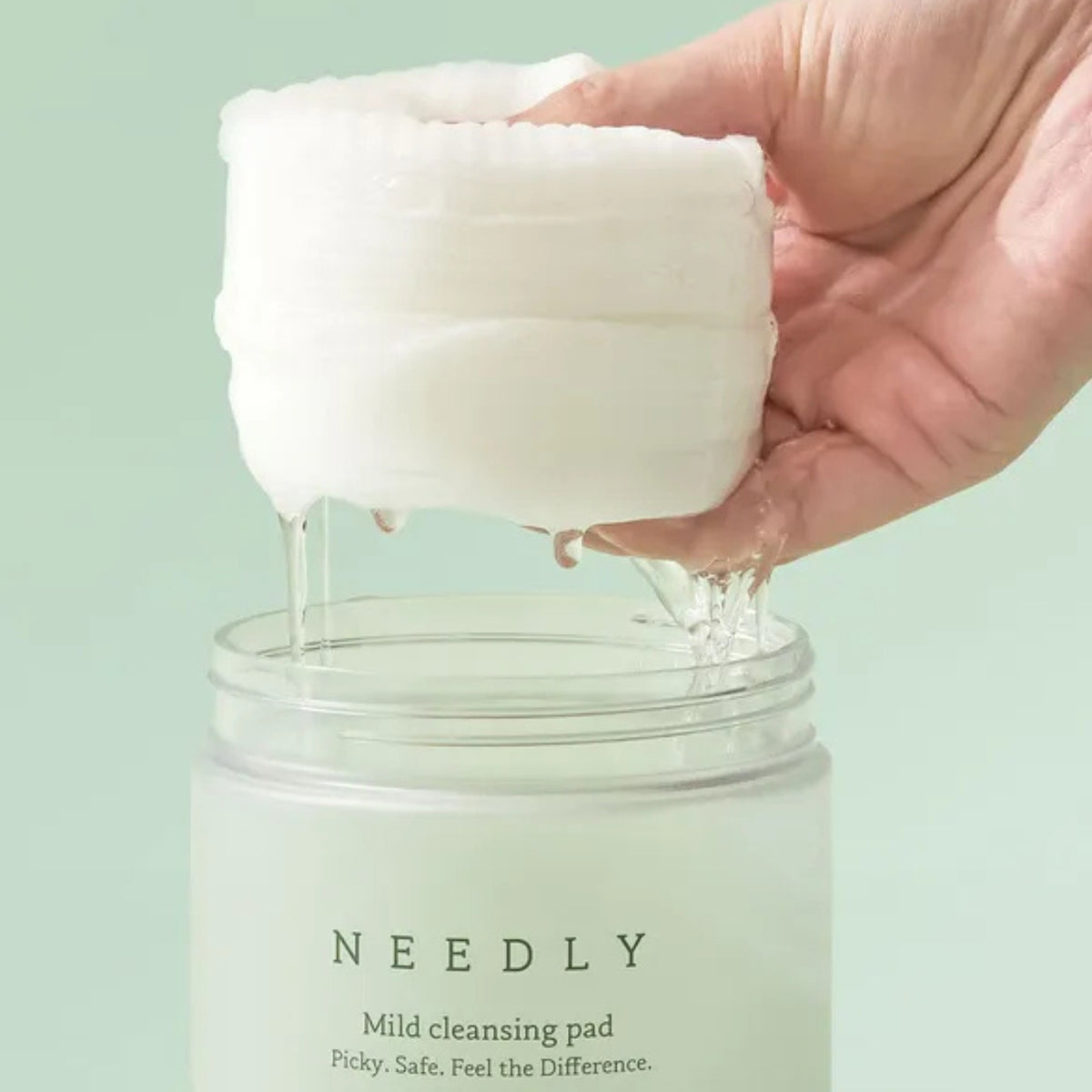 Dual-sided Needly Mild Cleansing Pad with embossed and smooth textures for effective, non-irritating makeup removal and skin hydration from Atelier De Glow UK.