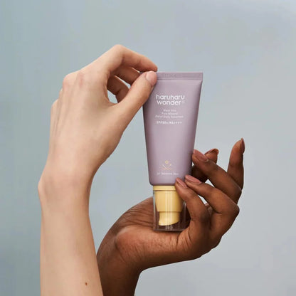 Lightweight, satin-finish mineral sunscreen by Haruharu Wonder that blends seamlessly without a white cast, perfect for daily wear, now at Atelier De Glow UK.