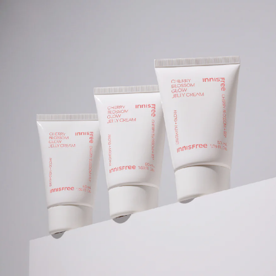 Bouncy, clear jelly texture of Innisfree Cherry Blossom Cream – Lightweight, fast-absorbing gel-cream for a dewy look at Atelier De Glow UK.