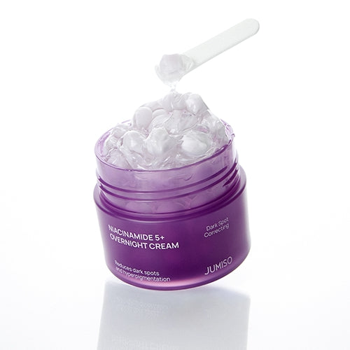 Smooth, rich yet non-comedogenic texture of Jumiso Niacinamide 5+ Cream – Velvety overnight moisturizer that locks in active ingredients at Atelier De Glow UK.