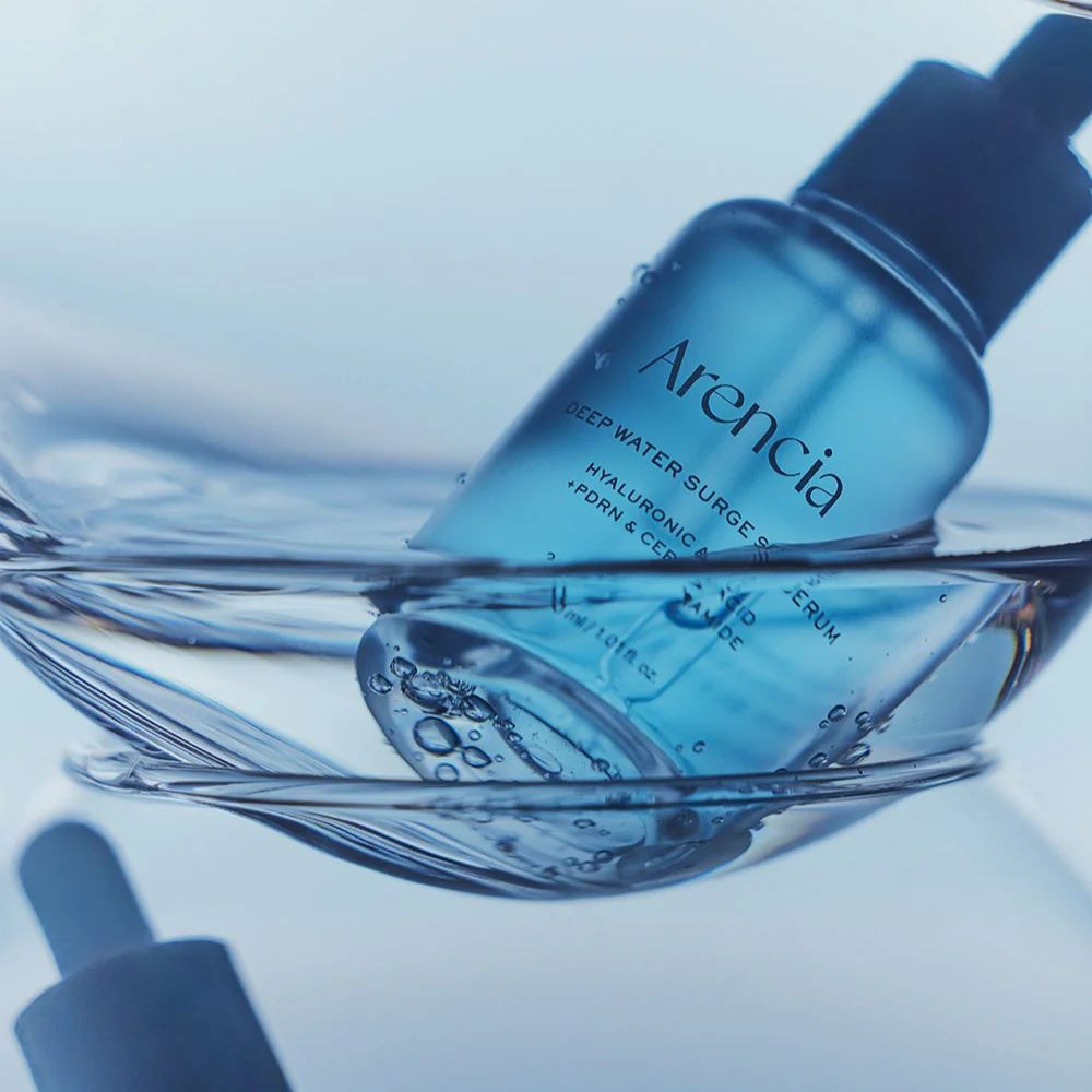 Lightweight, watery-gel texture of Arencia Deep Water Serum – Fast-absorbing Korean serum for a plump, bouncy "Glass Skin" look at Atelier De Glow UK.