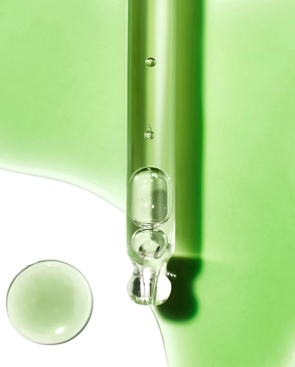 Lightweight, hydrating texture of Anua Azelaic Acid Serum – Non-sticky, fast-absorbing soothing liquid for sensitive skin at Atelier De Glow UK.